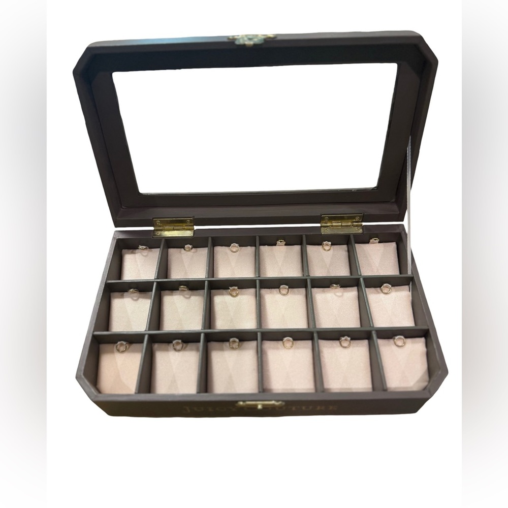 Juicy Couture 18 Charm Box Charm Storage

#Y2K
#Vintage
#Jewelry Box